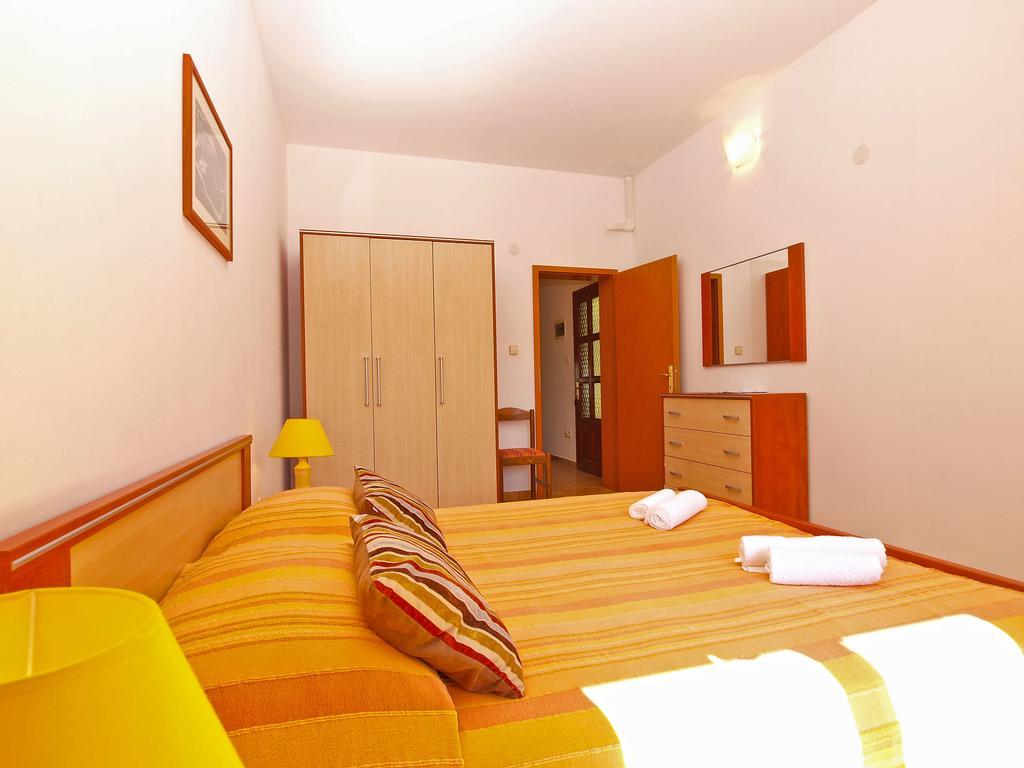 Apartments Lidija 1305 Пула Екстериор снимка