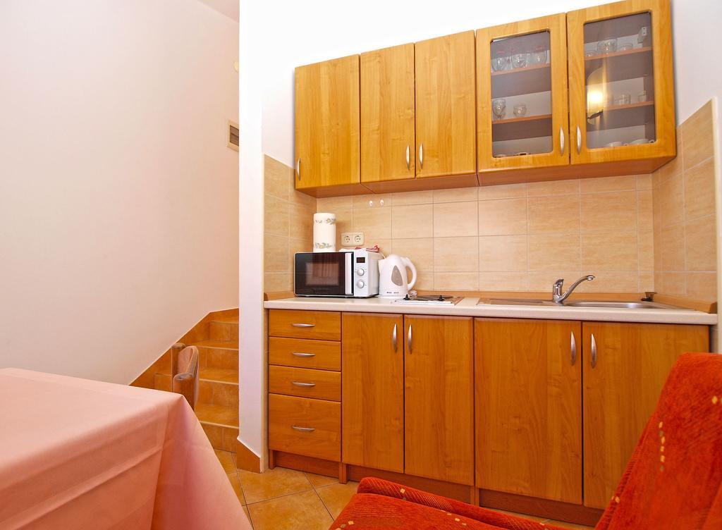 Apartments Lidija 1305 Пула Екстериор снимка