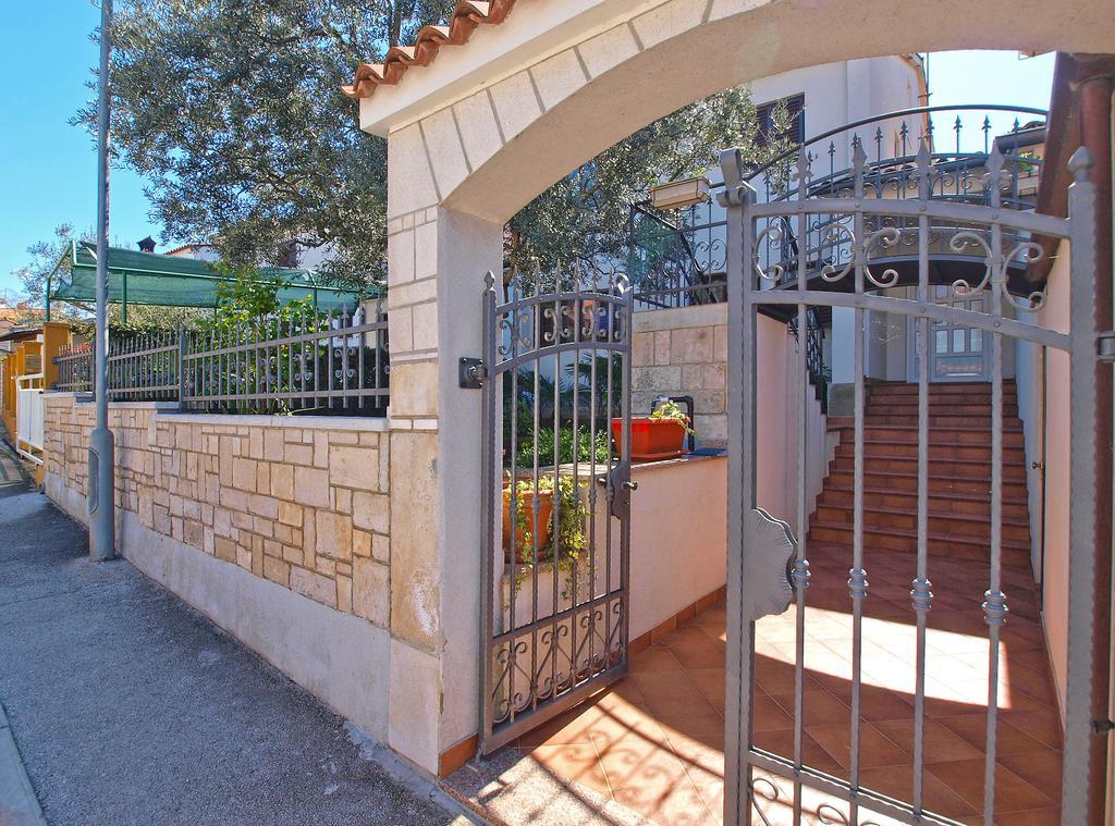 Apartments Lidija 1305 Пула Екстериор снимка