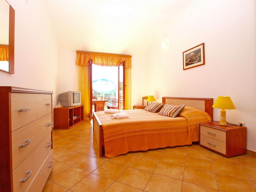 Apartments Lidija 1305 Пула Екстериор снимка