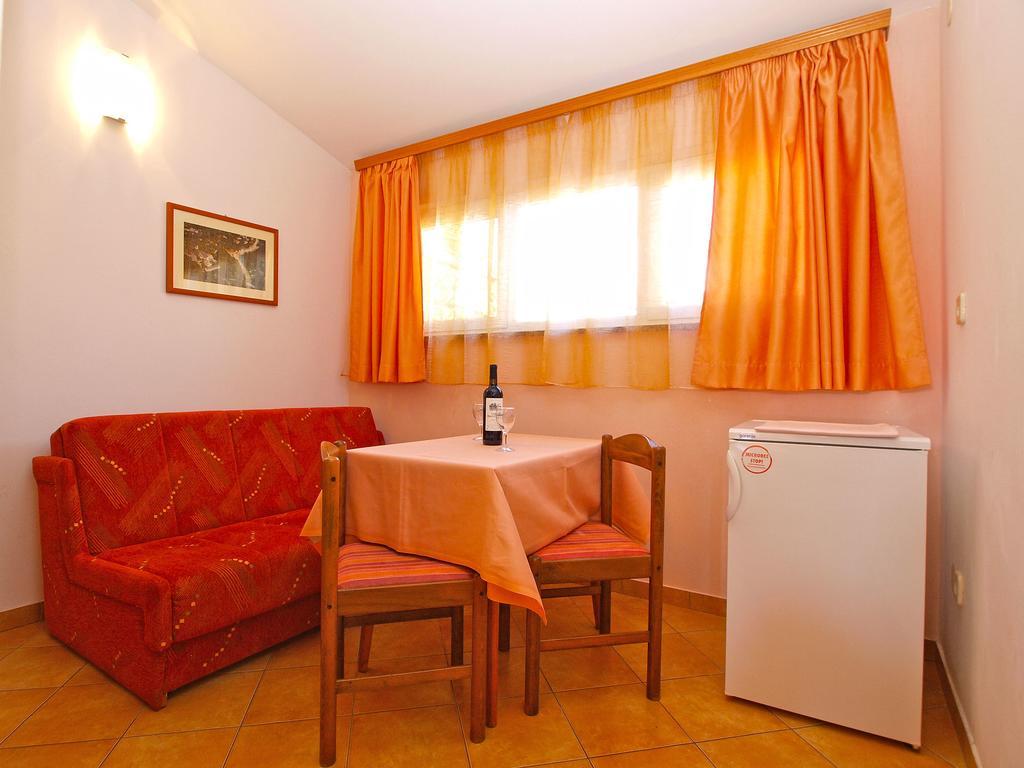 Apartments Lidija 1305 Пула Екстериор снимка